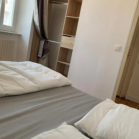 T2 Proche Centre-ville, 2eme étage, Balcon Appartement *