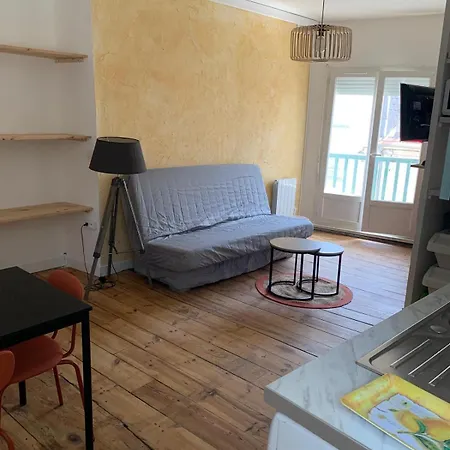T2 Proche Centre-ville, 2eme Etage, Balcon * Pau