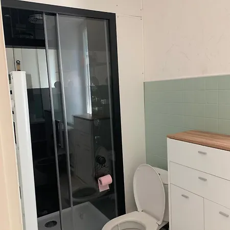 T2 Proche Centre-ville, 2eme Etage, Balcon Apartament *